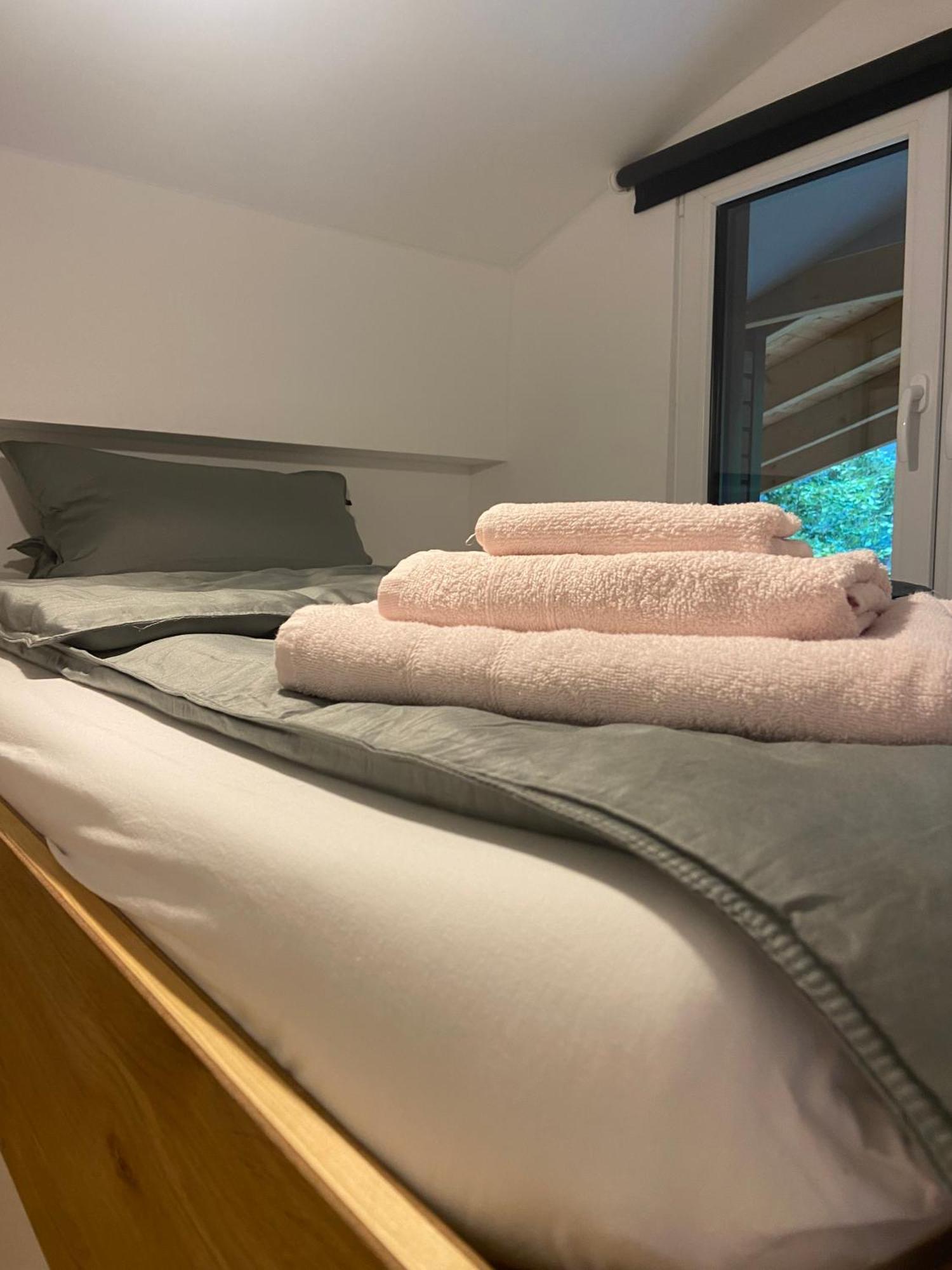 Modernes Tinyhouse Trailer Cabins Am Waldrand - Mit Seezugang Eging Bagian luar foto