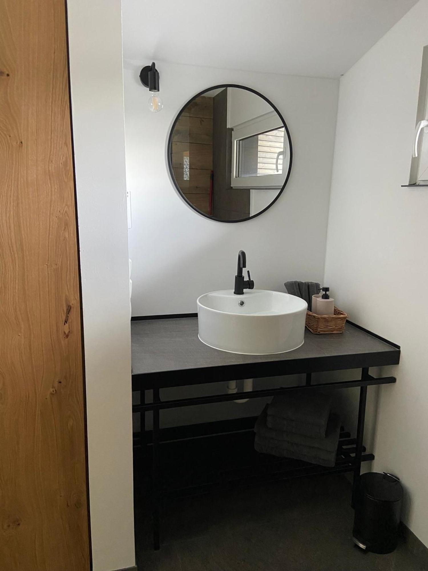 Modernes Tinyhouse Trailer Cabins Am Waldrand - Mit Seezugang Eging Bagian luar foto